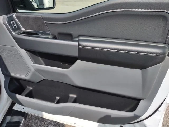 Certified Used 2025 Oxford White Ford XLT image 21