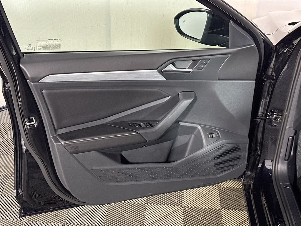 New 2026 Deep Black Pearl Volkswagen 1.5T S image 10