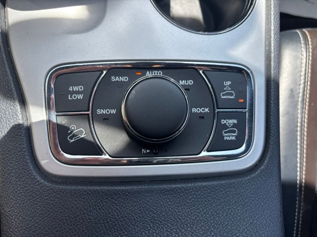 Used 2015 Bright White Jeep  image 24