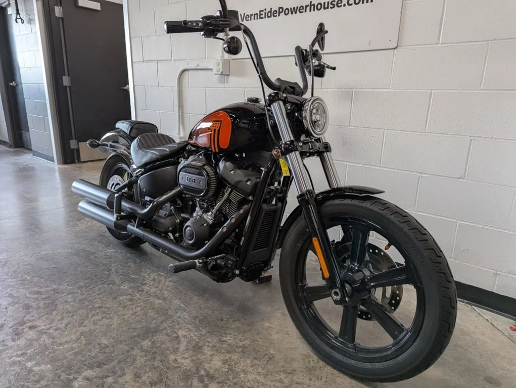 Used 2022 BLACK Harley-Davidson® FXBBS - Street Bob 114 image 2