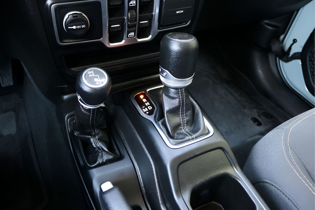 Used 2024  Jeep Sport S image 25