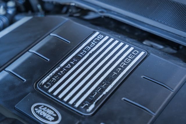 Used 2018 Byron Blue Metallic Land Rover 5.0L V8 Supercharged Autobiography image 24