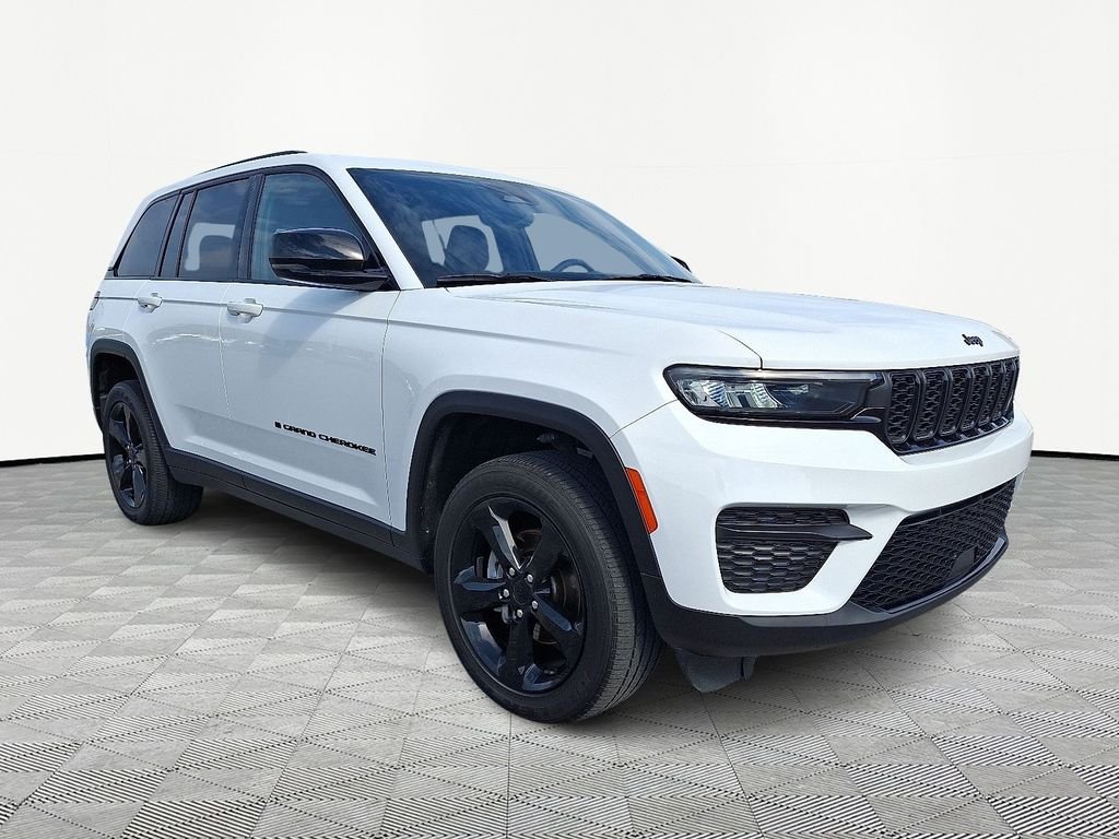 Used 2023 White Jeep Altitude X image 1