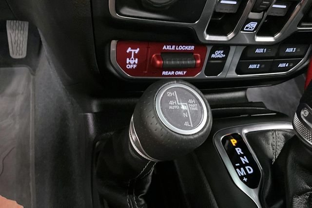 Used 2024 Black Clearcoat Jeep Mojave image 39