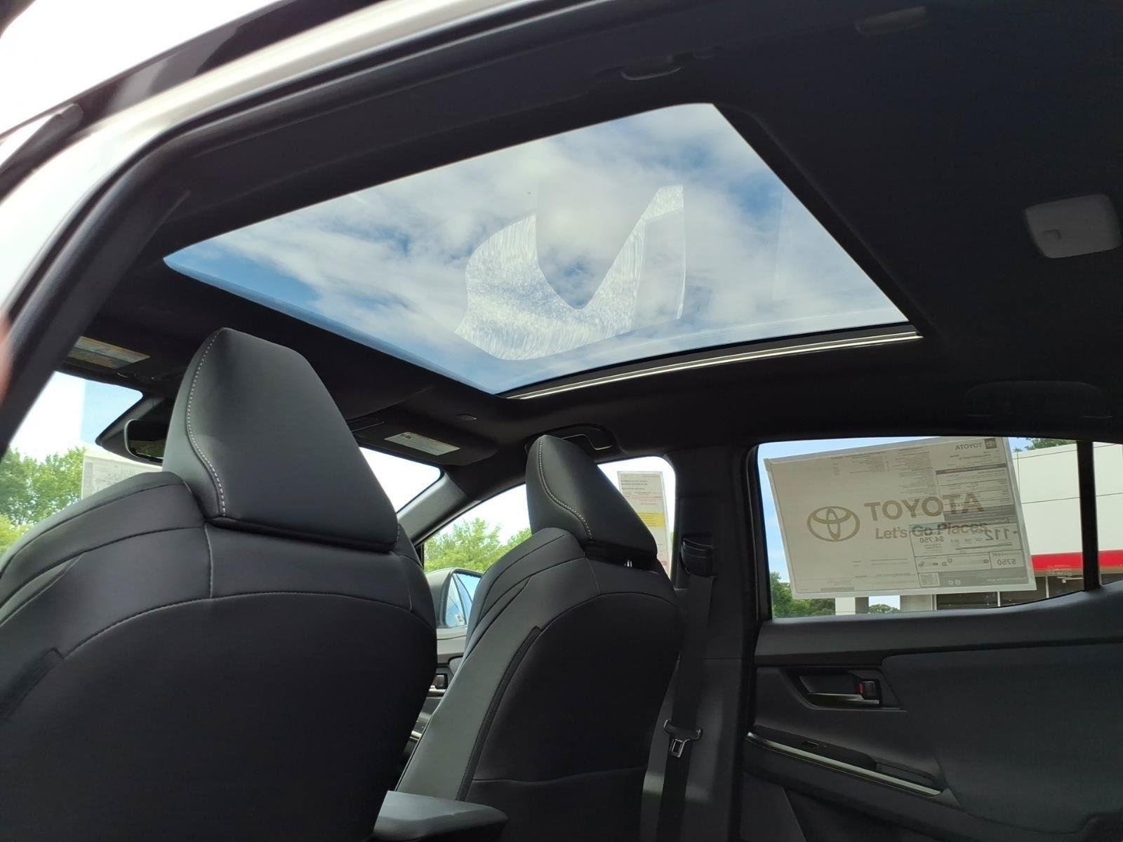 New 2026 Wind Chill Pearl with Midnight Black Metallic roof Toyota XSE image 26