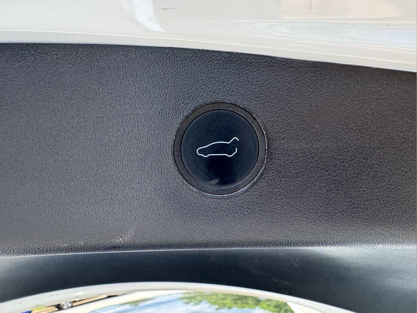 2022 Tesla Model 3 Long Range - Photo 13