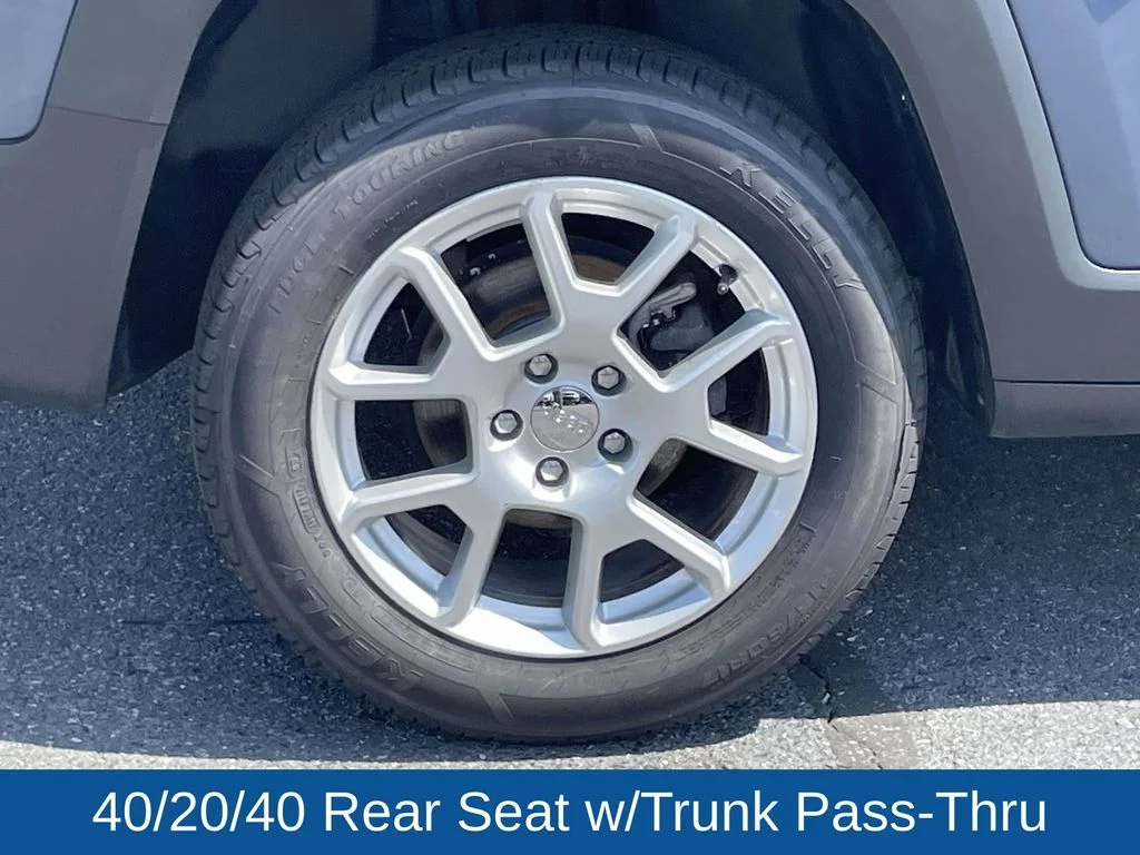 Used 2020 Blue Jeep Latitude image 13