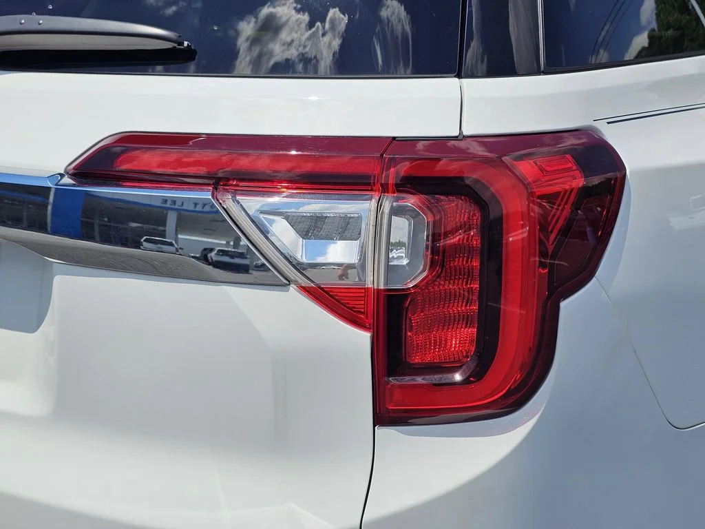 Used 2023 Summit White GMC SLT image 9