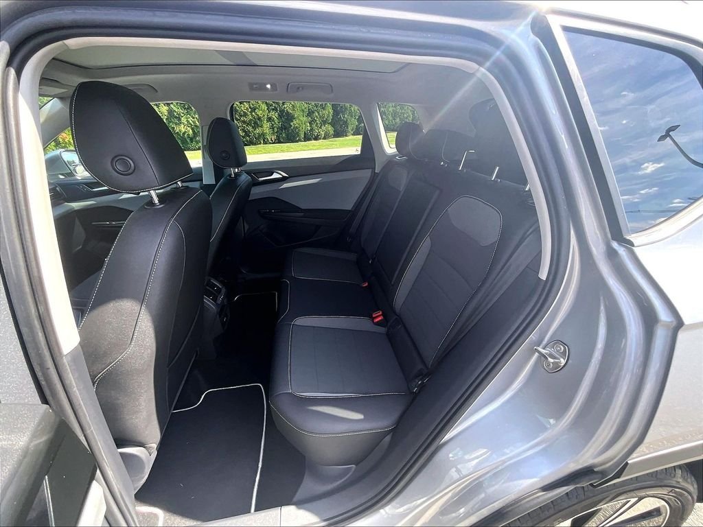 Used 2023 Silver Volkswagen 1.5T SE image 15