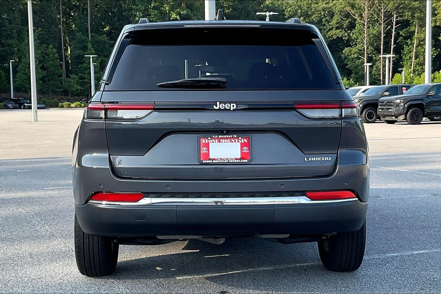 Used 2023 Baltic Gray Metallic Clearcoat Jeep Laredo image 9