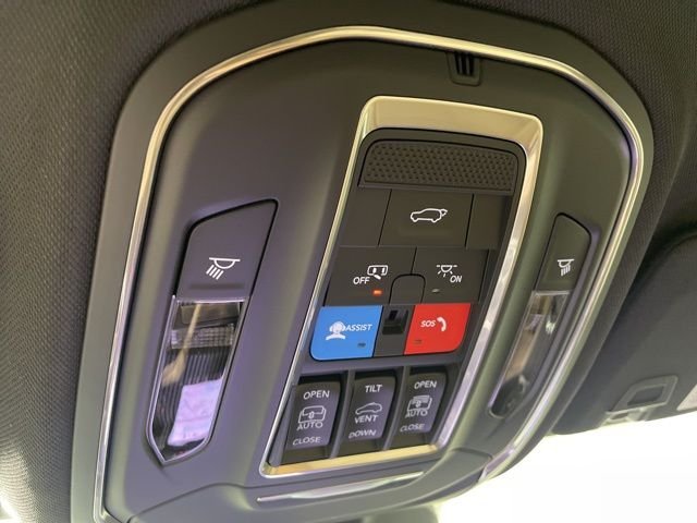 New 2025 Silver Zynith Exterior Paint Jeep Limited image 40