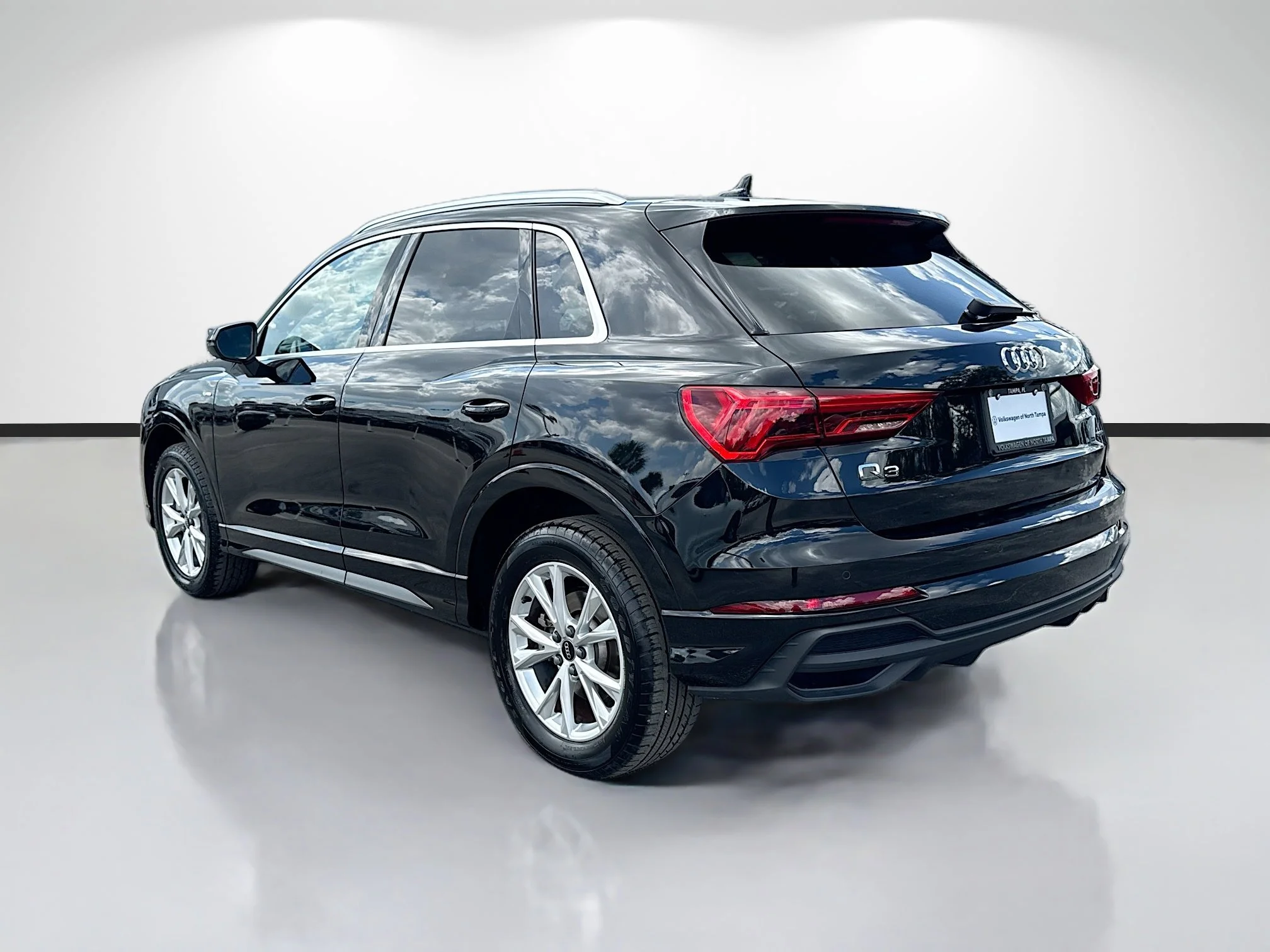 Used 2025 Mythos Black Metallic Audi S line Premium image 5