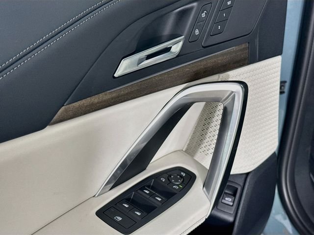 New 2026 Green Metallic BMW xDrive28i image 18