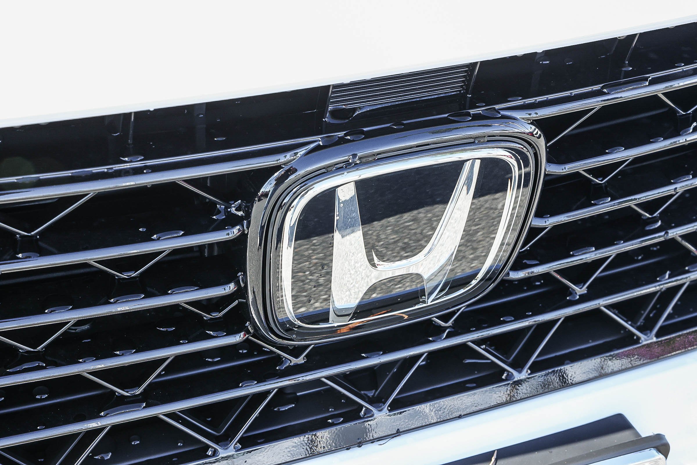 New 2026 Platinum White Pearl Honda EX-L Sedan image 13