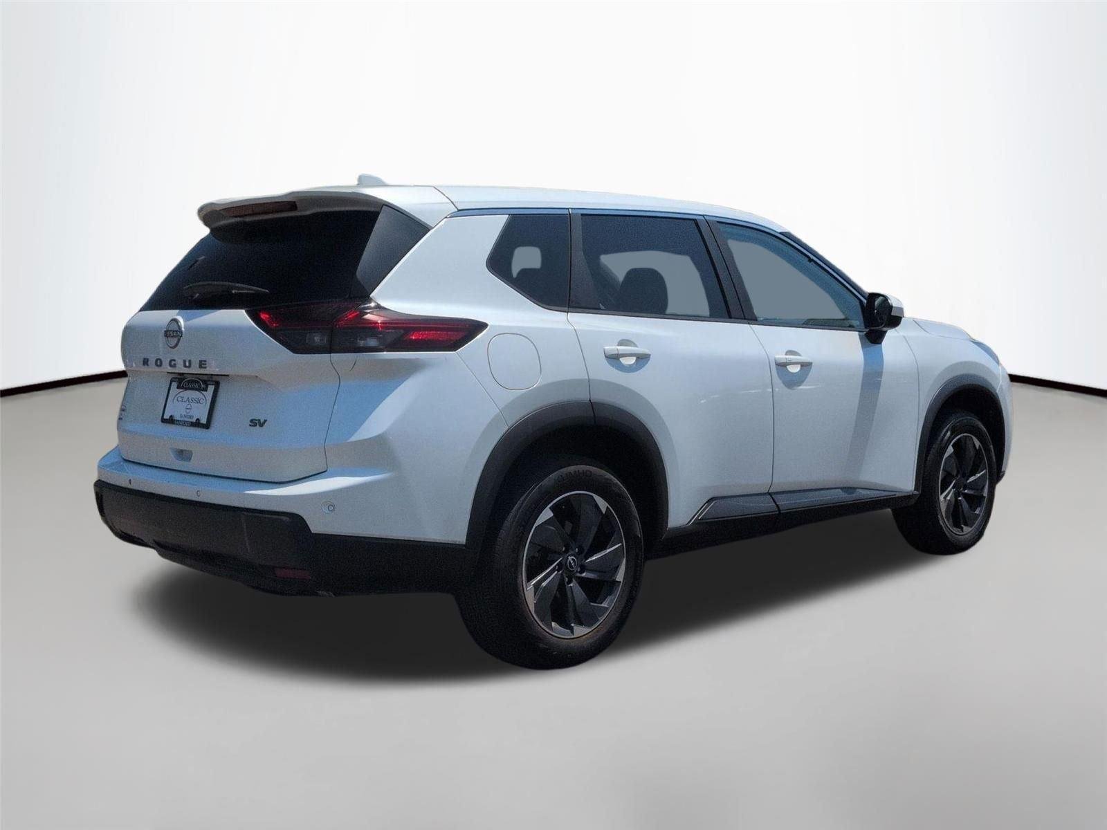 Used 2024 Everest White Pearl Nissan SV image 5