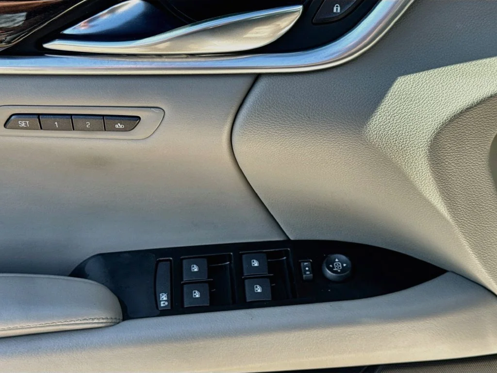 Used 2013 Silver Cadillac Premium image 21