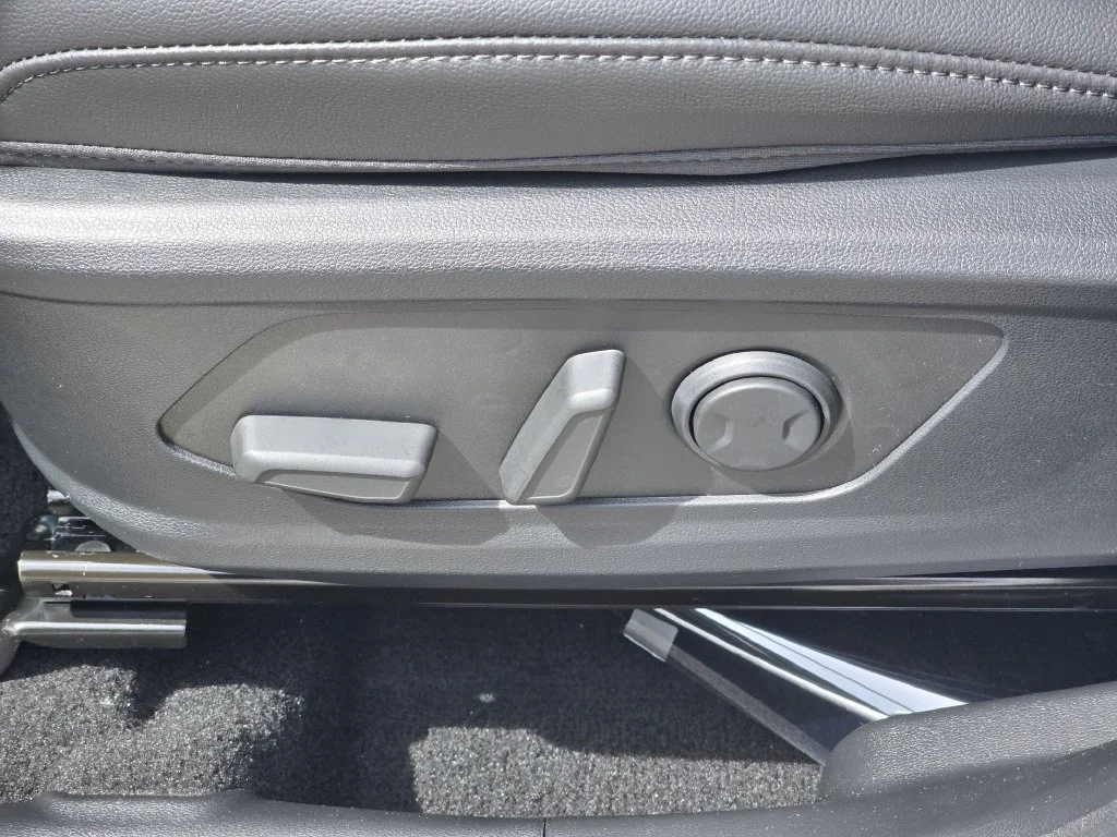 New 2026 Gray Hyundai SEL Premium image 18