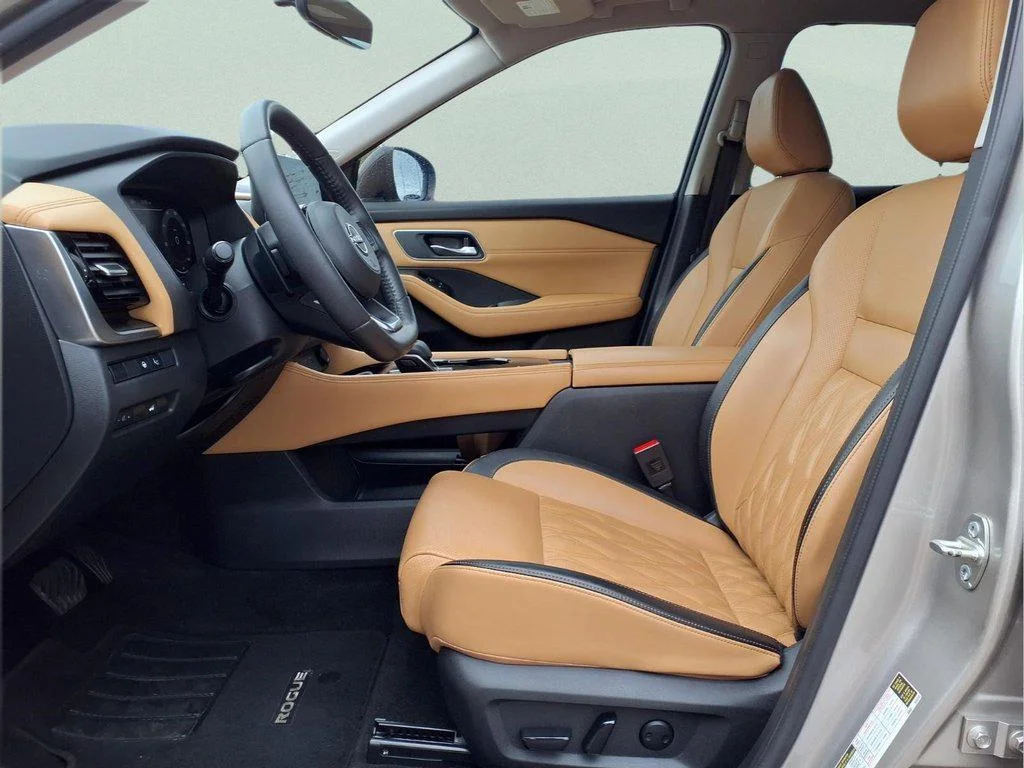 Used 2022 Champagne Silver Metallic Nissan Platinum FWD image 9