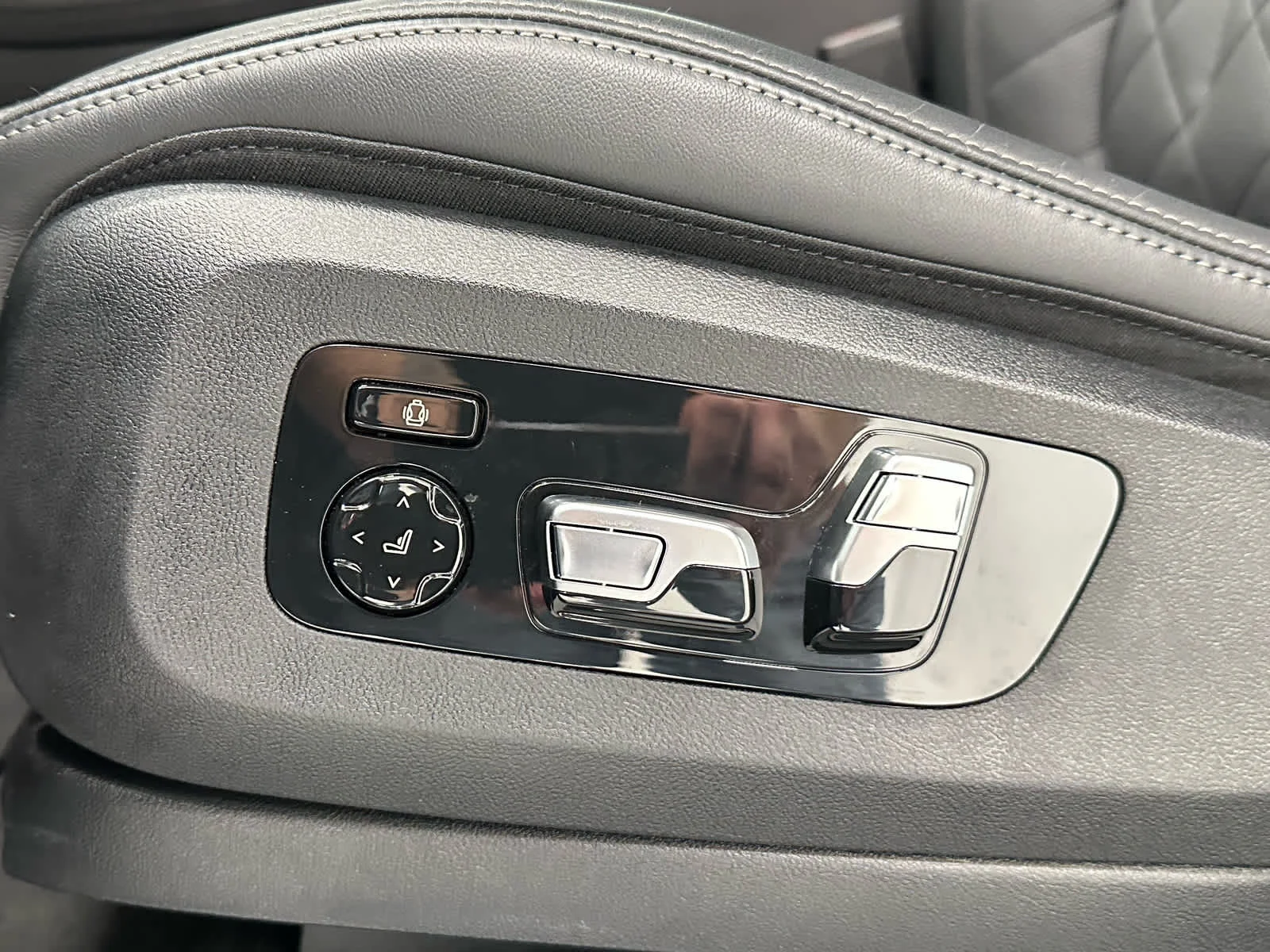 2026 BMW X7 M60i - Photo 12