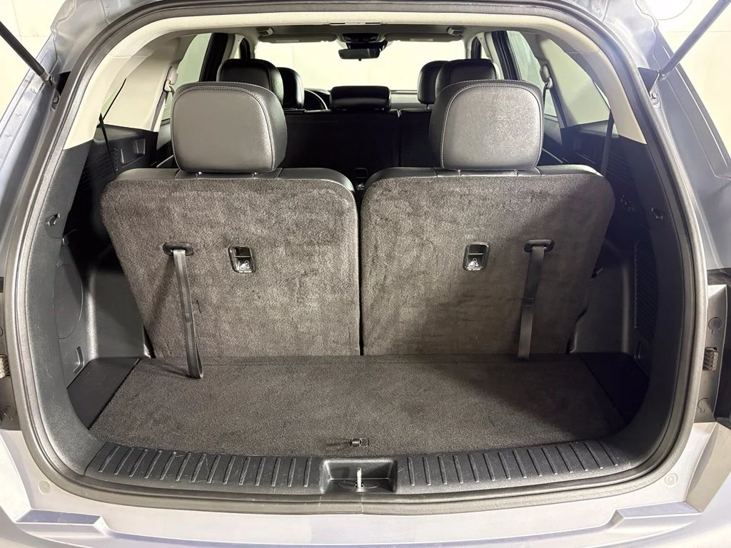Used 2023 Silver Kia S image 19