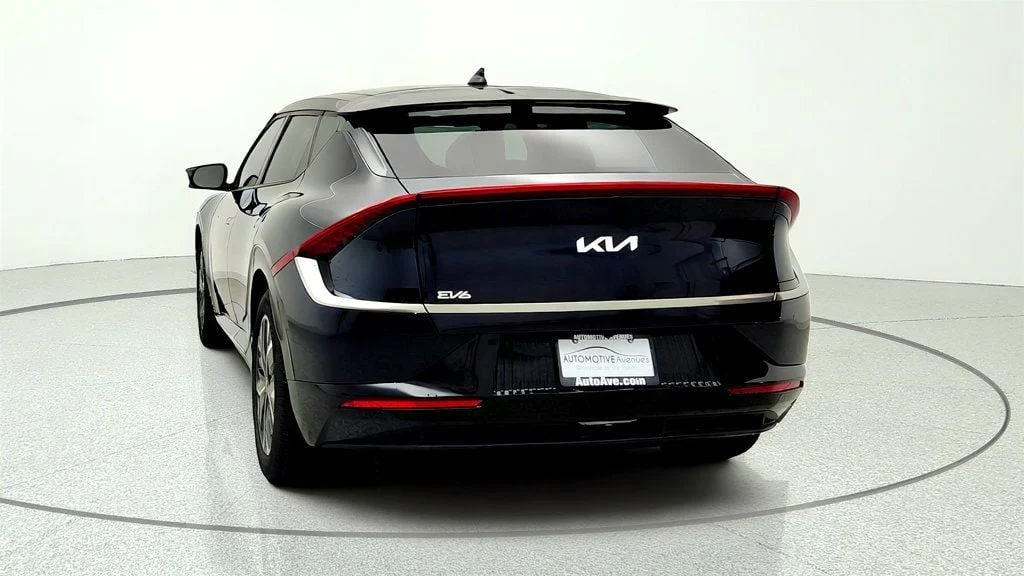 Used 2023 Gravity Blue Kia Wind RWD image 6