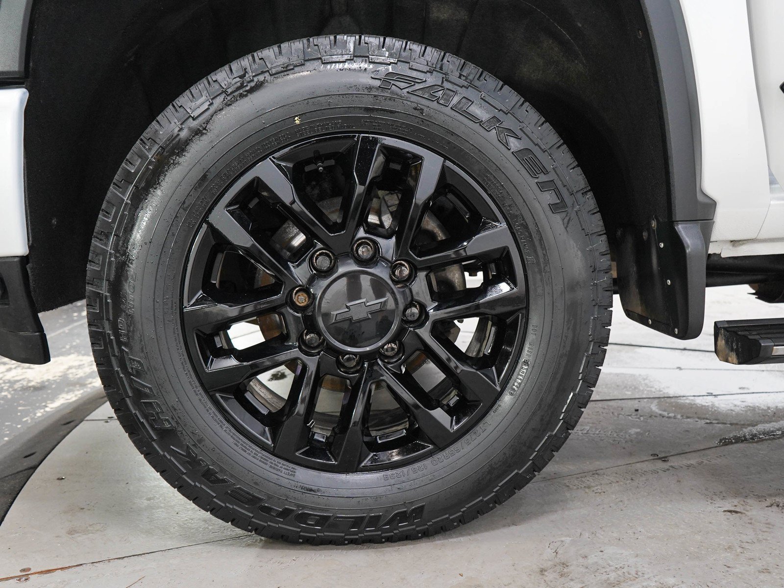 Used 2025 Iridescent Pearl Tricoat Chevrolet High Country image 32