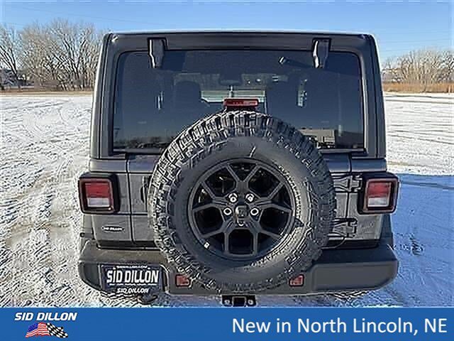 New 2026 Granite Crystal Metallic Clearcoat Jeep Sport image 4