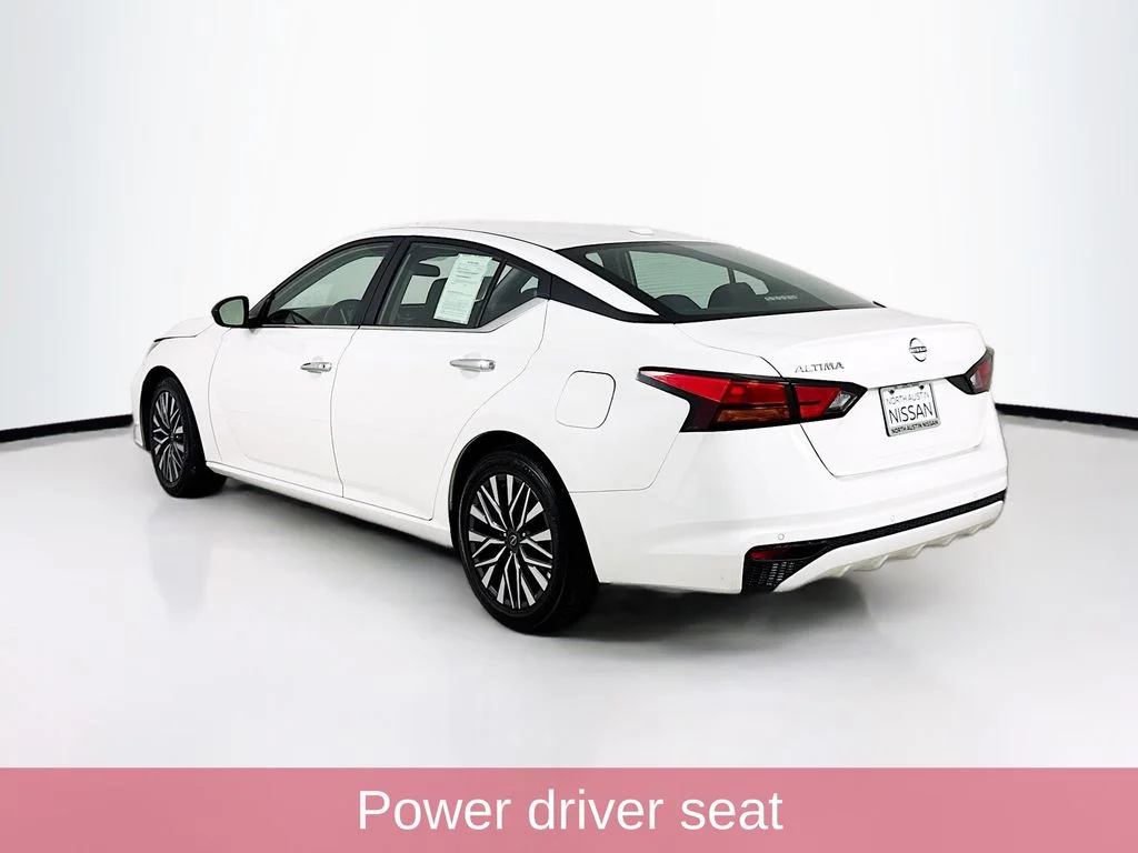 Used 2025 White Nissan 2.5 SV image 5