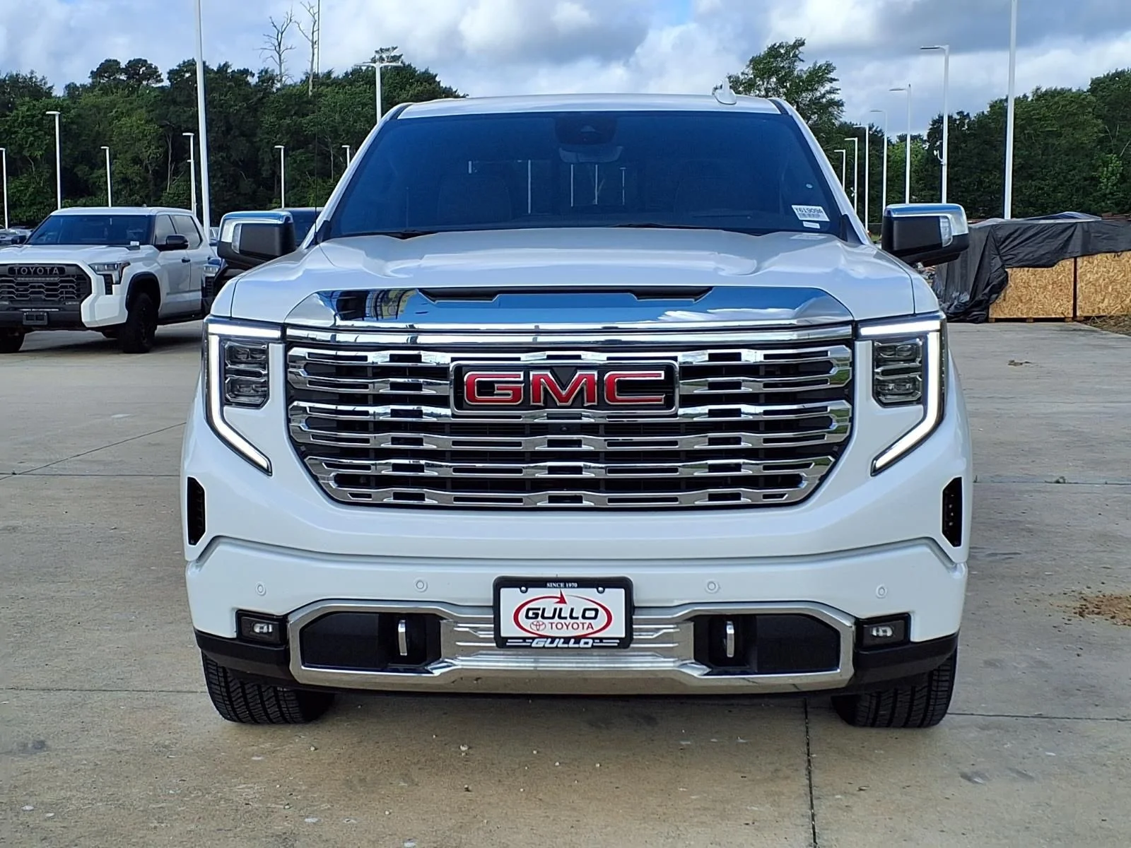 Used 2024 White GMC Denali image 4