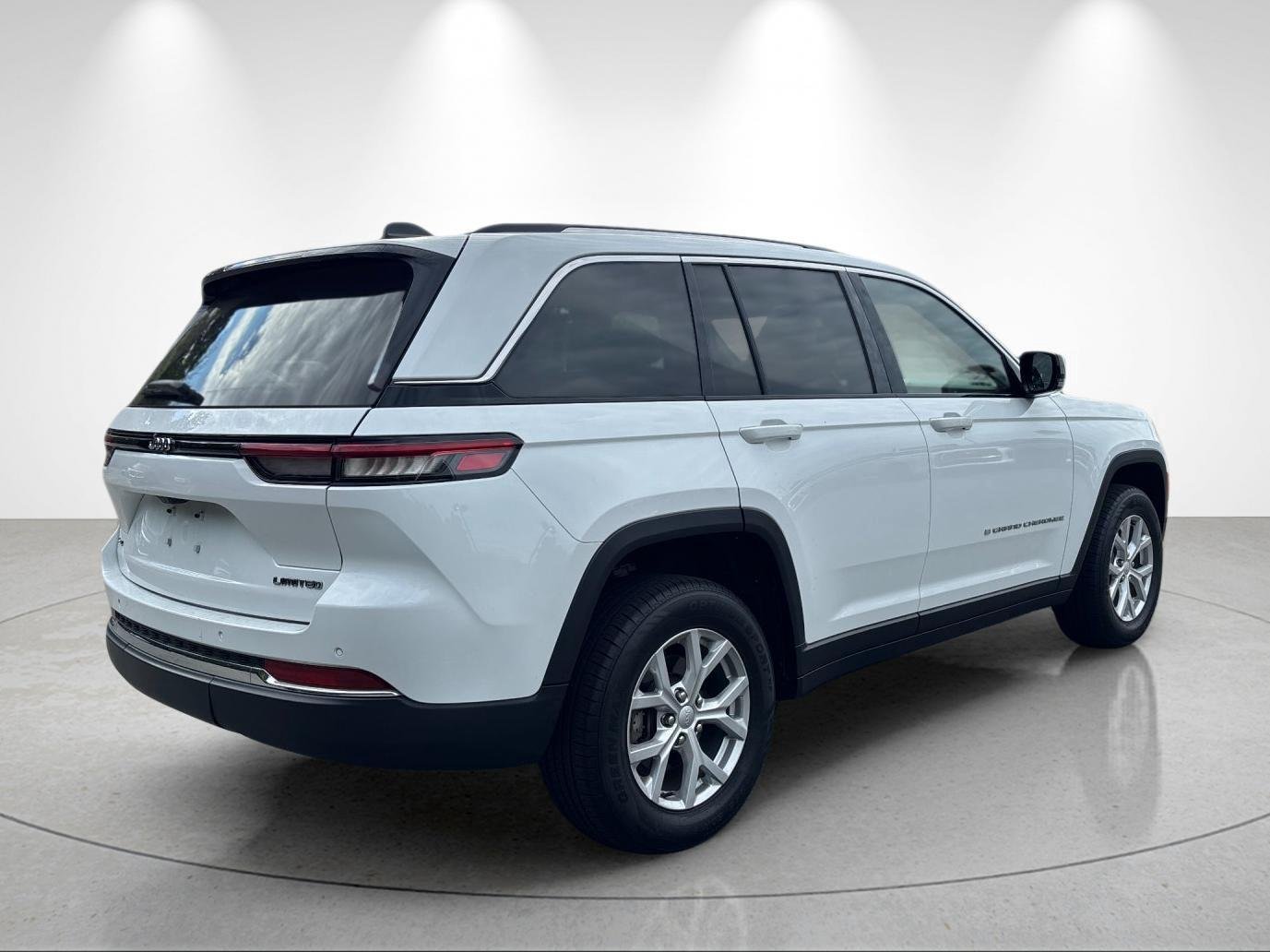 Used 2023 Bright White Clearcoat Jeep Limited image 5