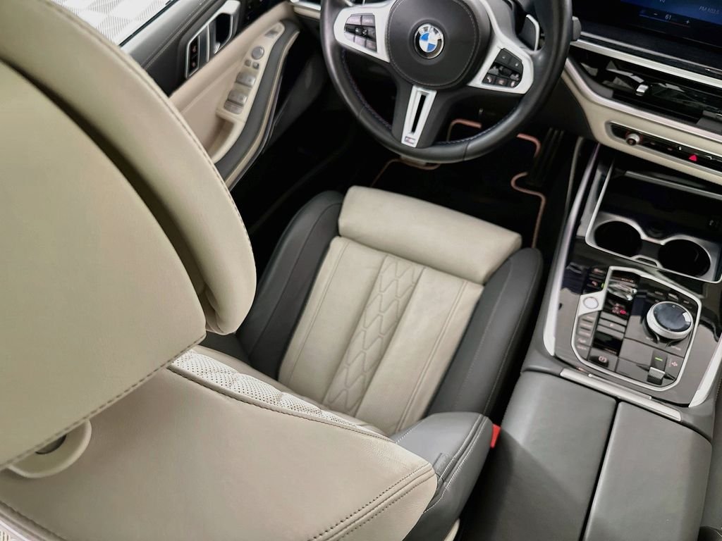 Used 2023 Gray BMW M60i image 23