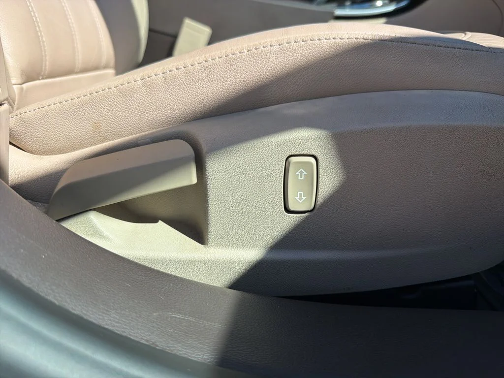 Used 2011 White Buick CXL image 32