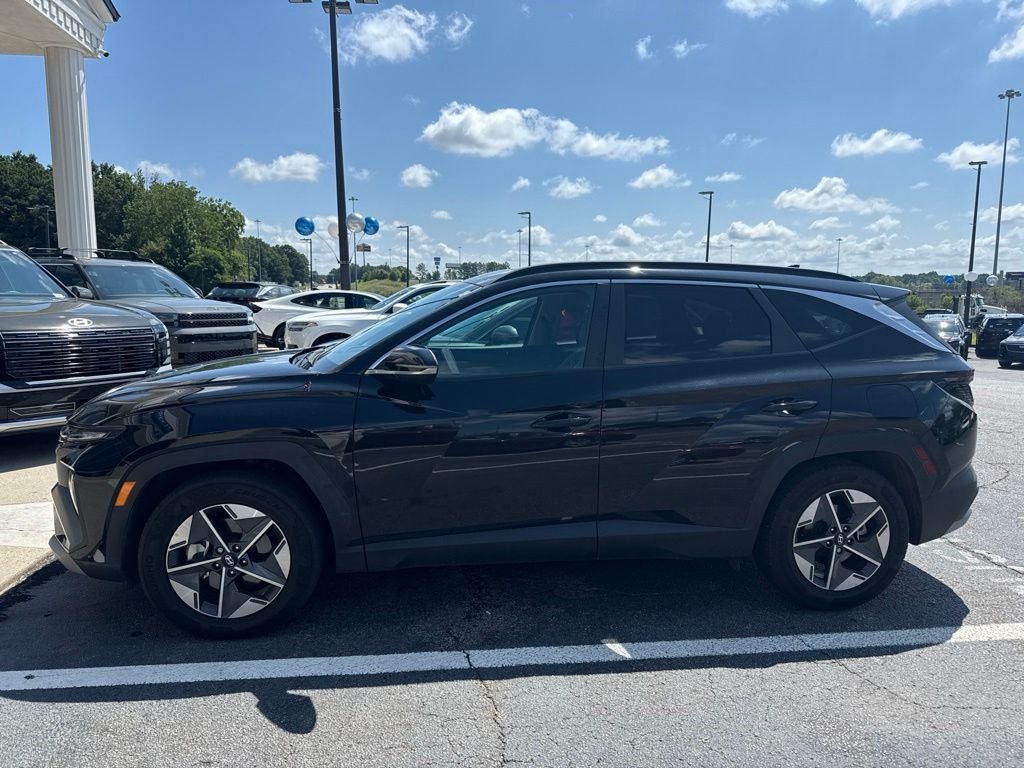 Used 2025 Black Hyundai SEL Convenience image 4