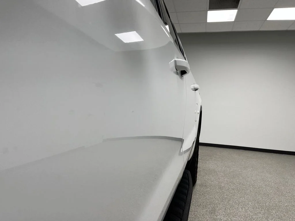 Used 2022 White GMC AT4 image 12