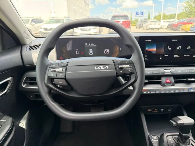 New 2026 Snow White Pearl Kia LXS image 10