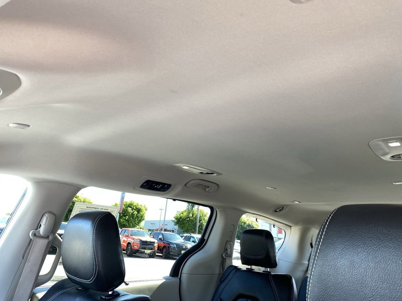 Used 2022 Bright White Chrysler Touring L image 33