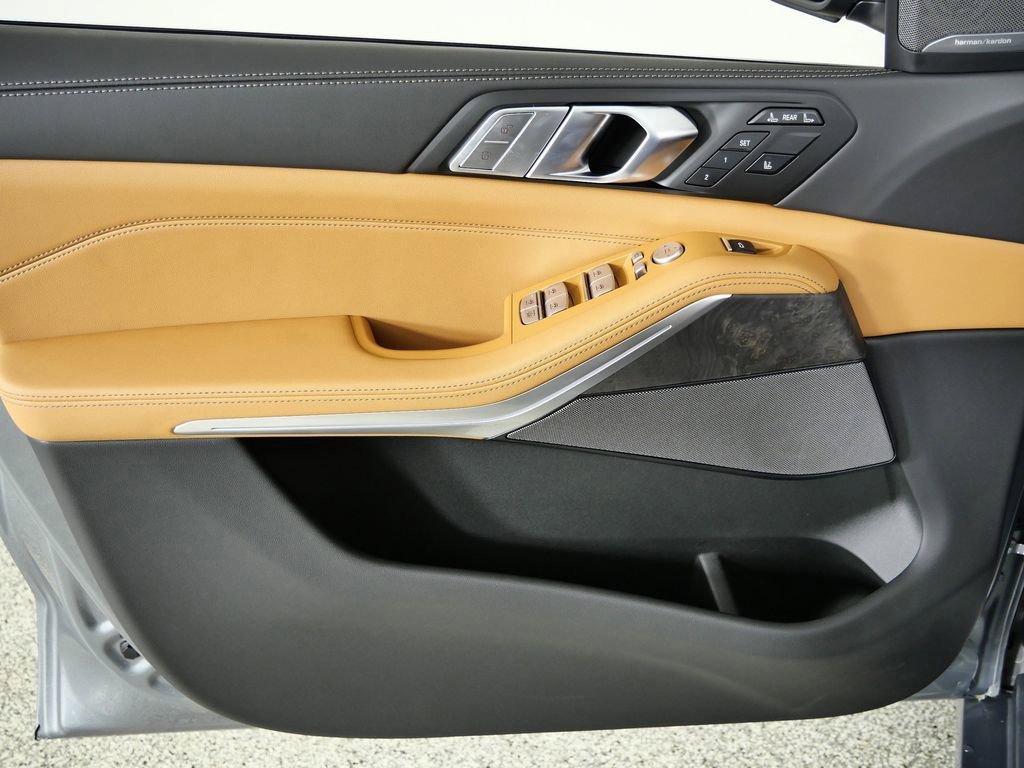 Used 2026 Skyscraper Grey Metallic BMW xDrive40i image 35