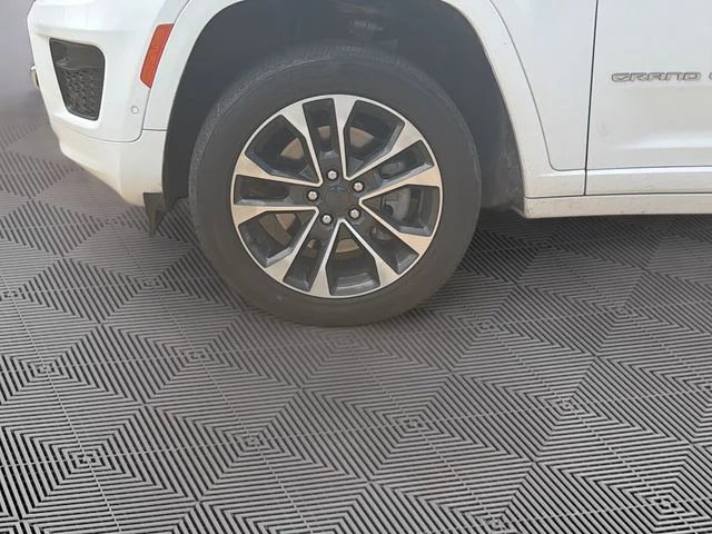 Used 2023 White Jeep Overland image 10