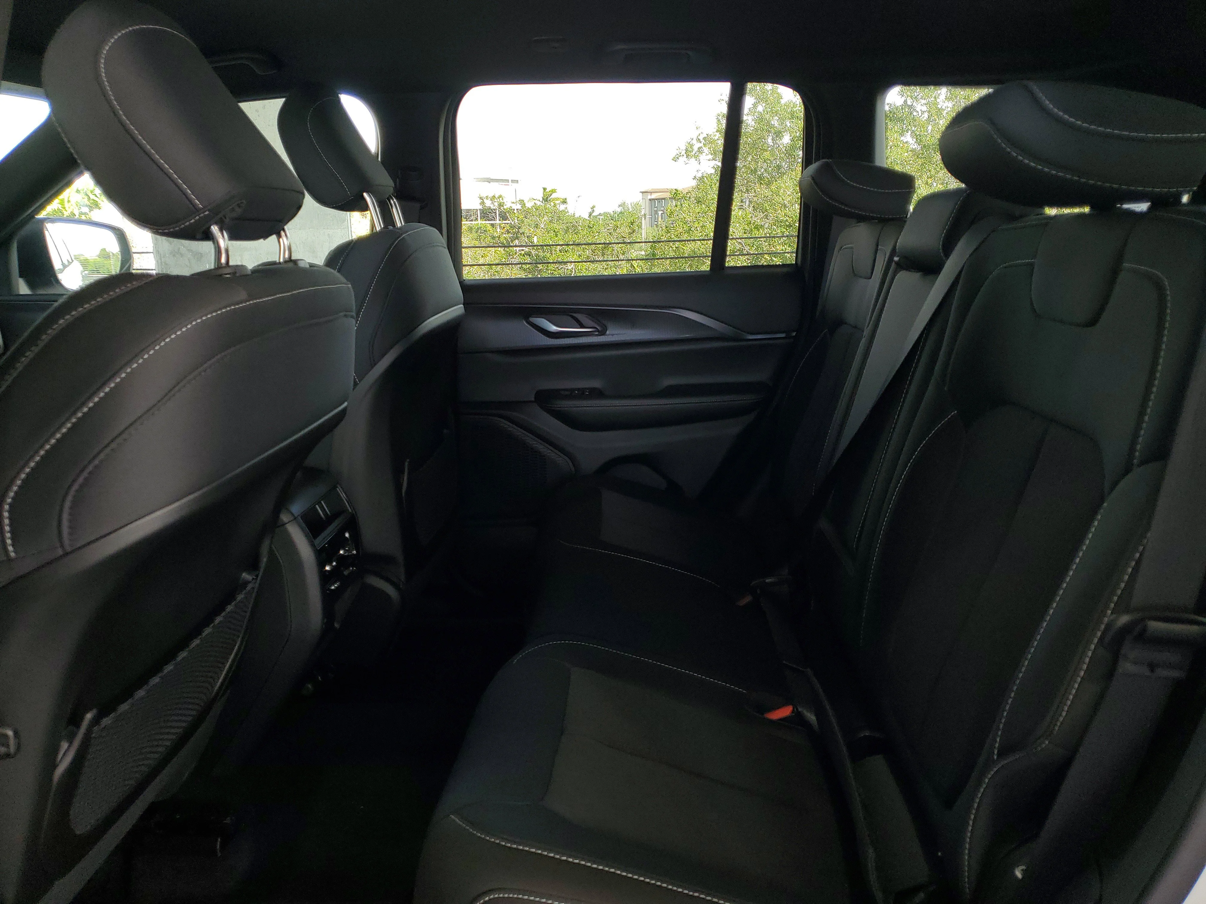 New 2026 Bright White Clear-Coat Exterior Paint Jeep Laredo image 8