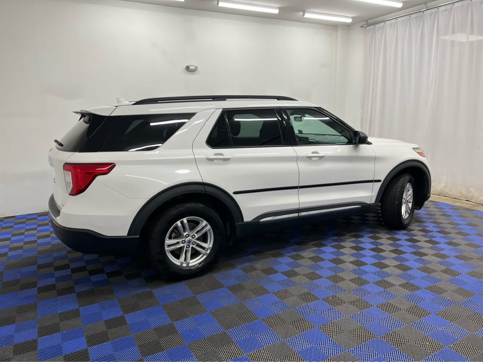Used 2020 Star White Metallic Tri-Coat Ford XLT image 10