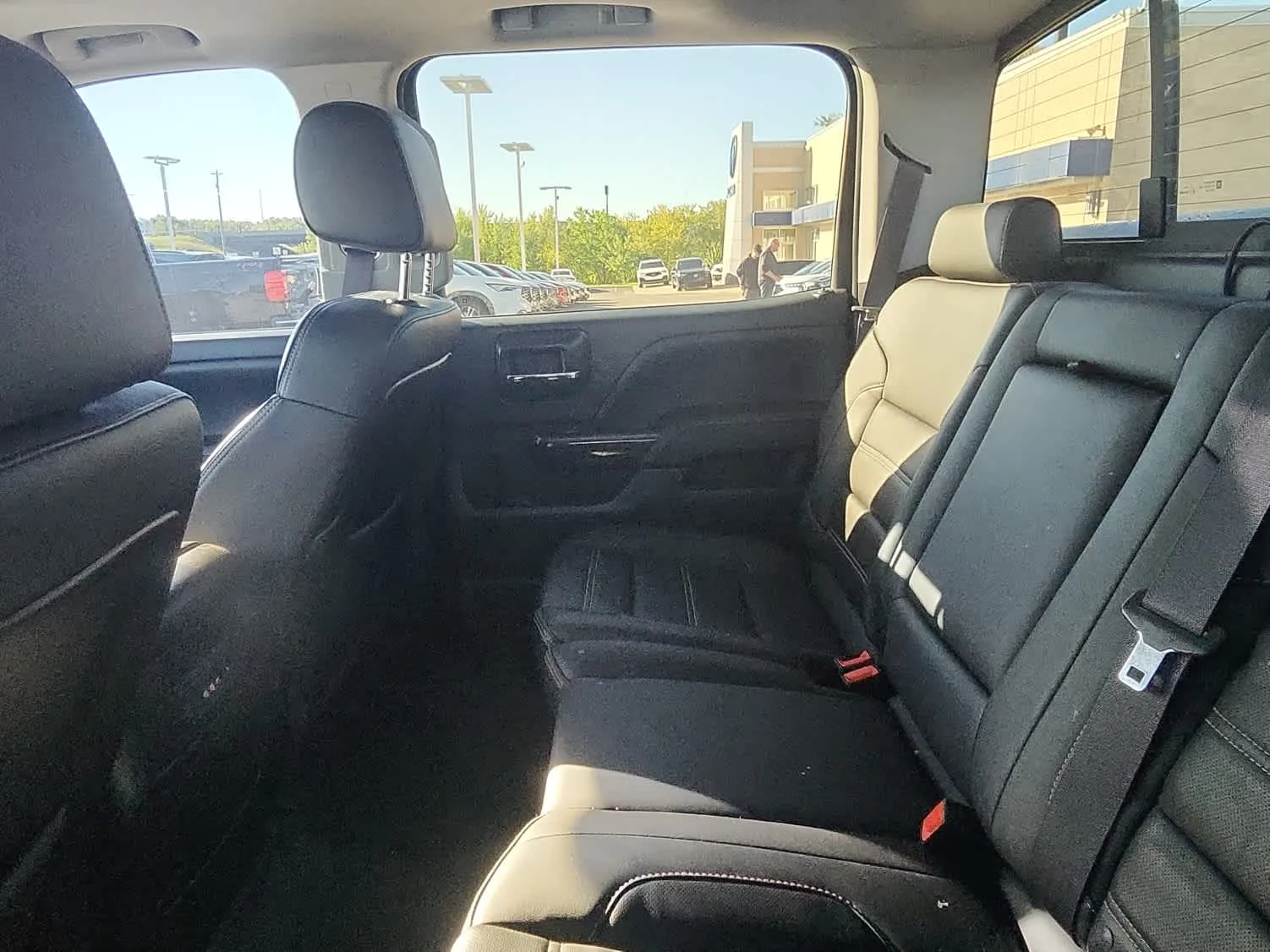 Used 2014 White Diamond Tricoat GMC Denali image 9