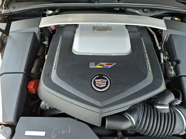 Used 2011 RADIANT SILVER METALLIC Cadillac RWD image 27