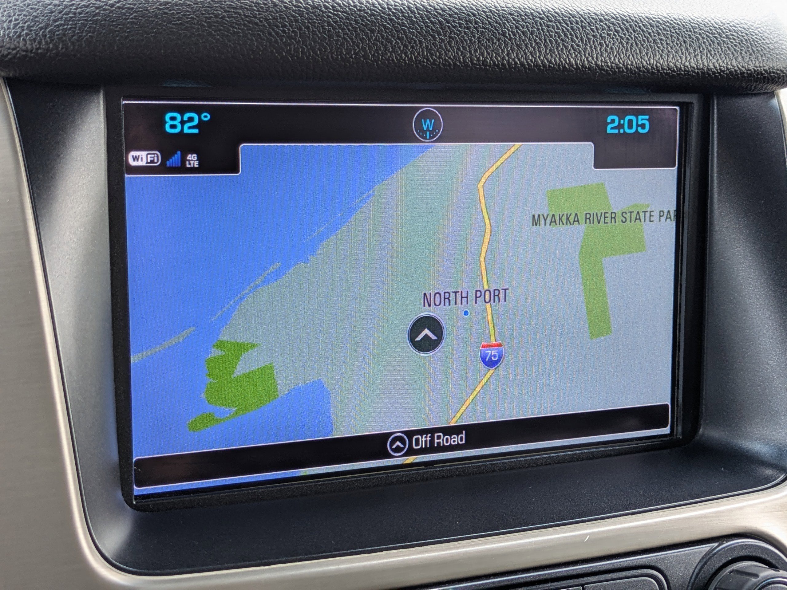 Used 2018 White Frost Tricoat GMC Denali image 32