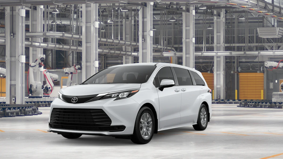 2026 Toyota Sienna LE 8-Passenger Hybrid FWD's photo