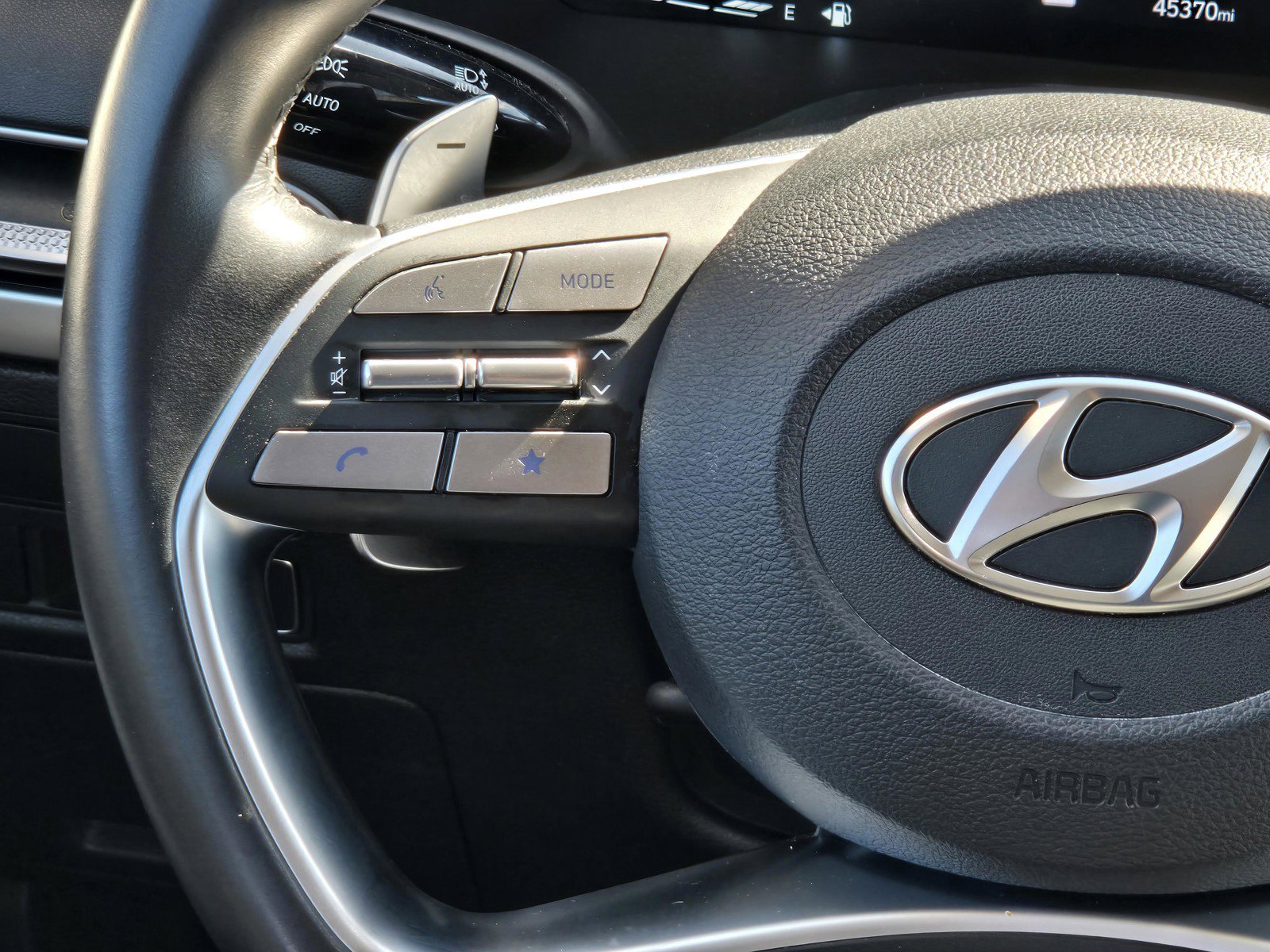Used 2025 Moonlight Cloud Hyundai SEL image 15