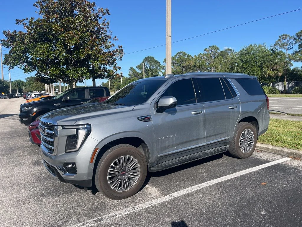 Used 2025 Silver GMC Elevation image 4