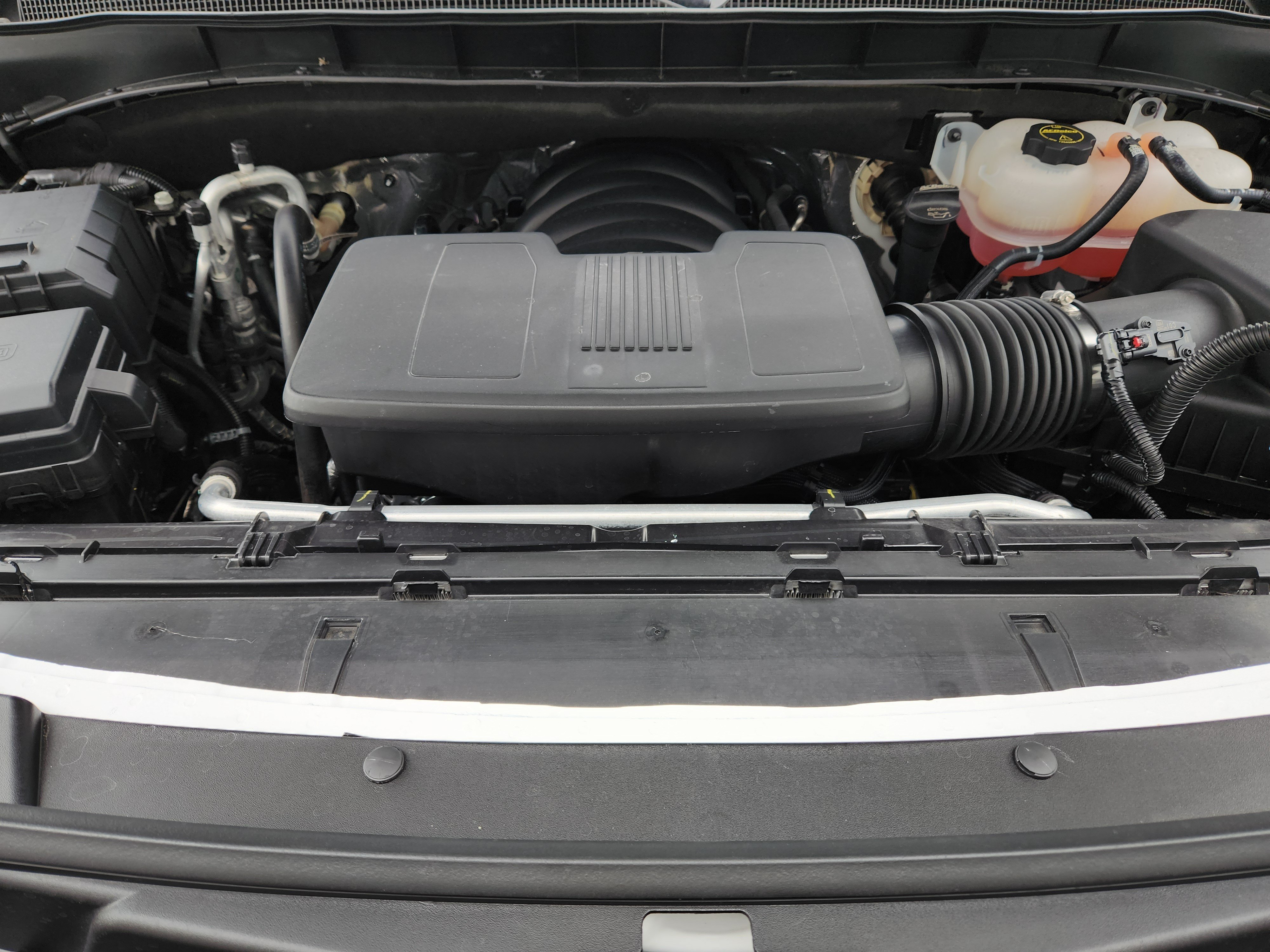Used 2025 Summit White Chevrolet LT image 34