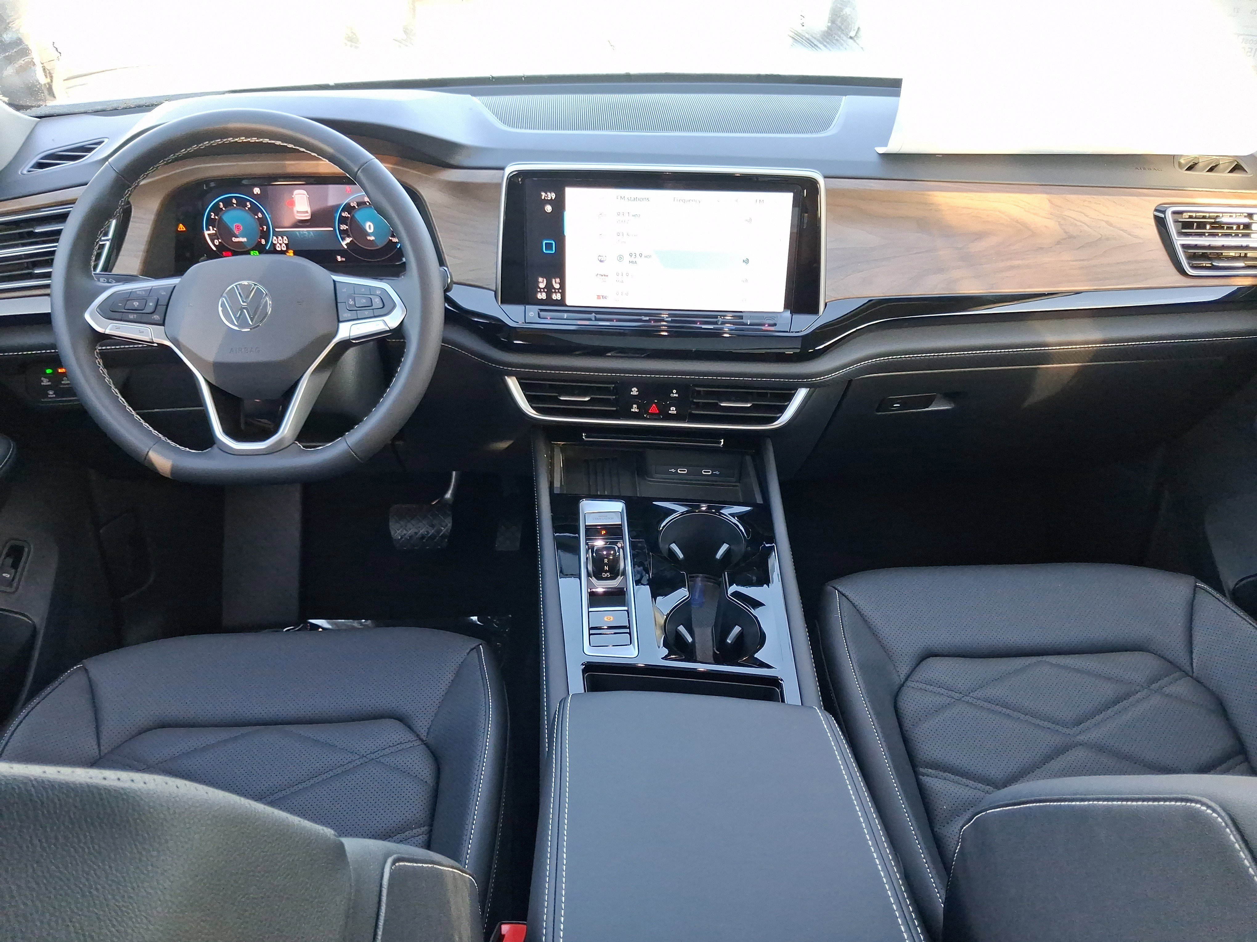 New 2026 White Volkswagen 2.0T SE w/Technology image 6