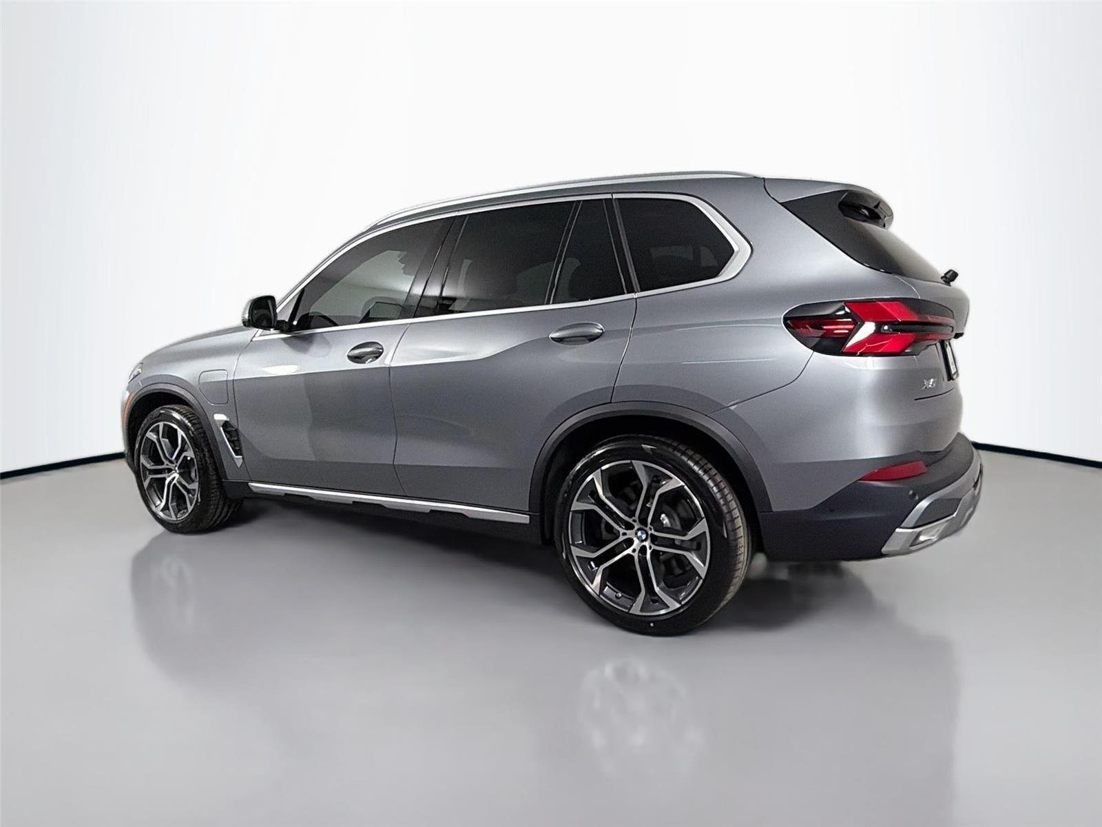 New 2026 Skyscraper Grey Metallic BMW xDrive50e image 14