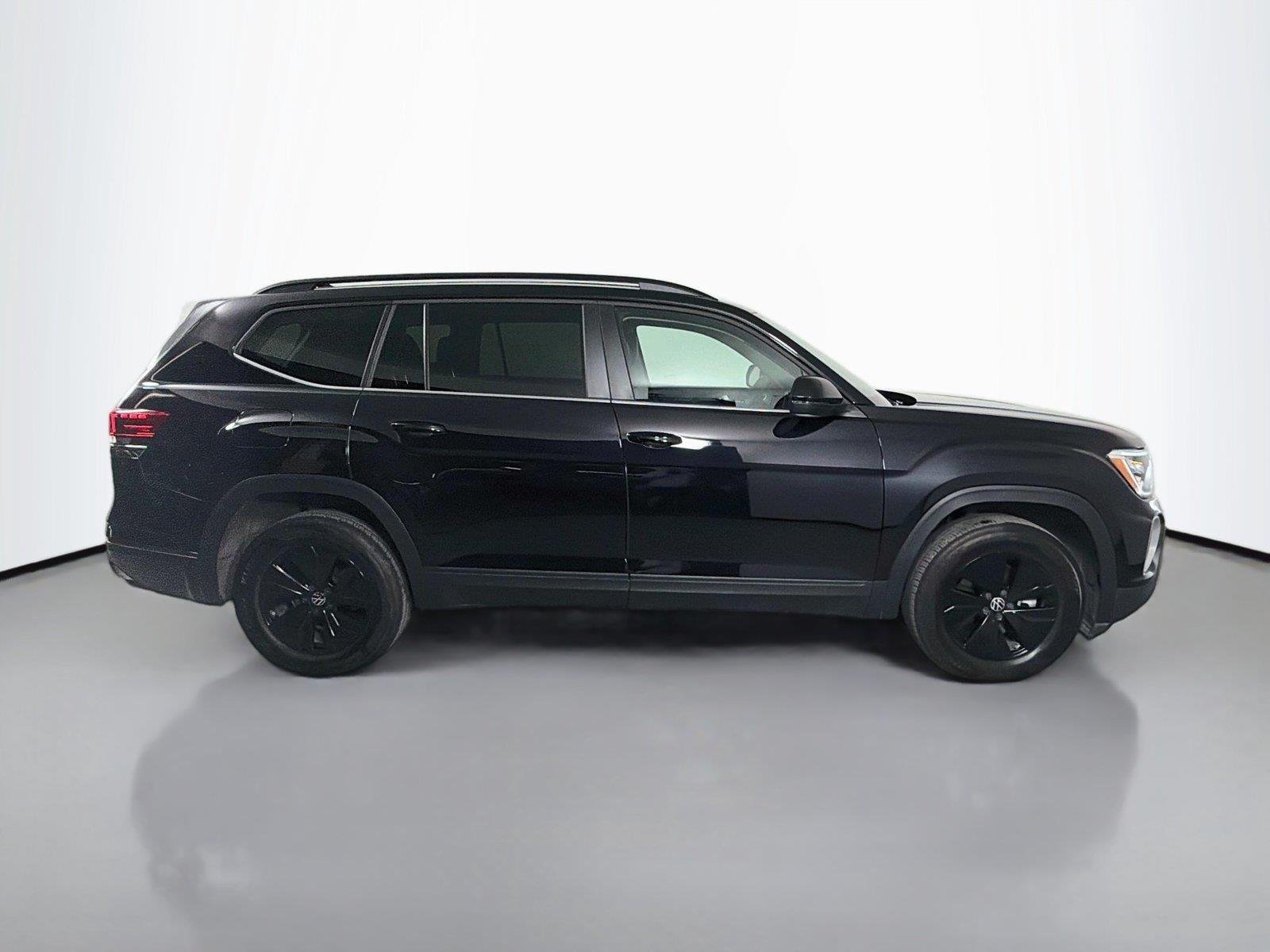 Used 2024 Deep Black Pearl Volkswagen 2.0T SE image 4